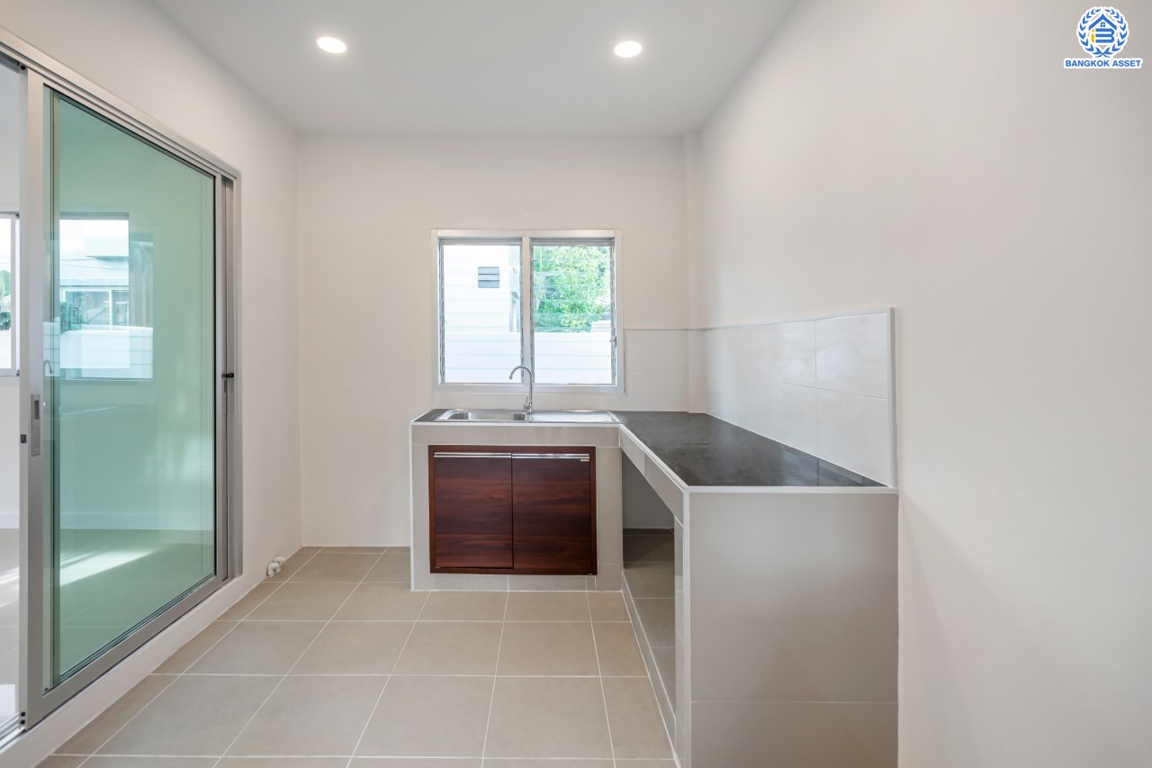 บ้านมือสองนนทบุรี ม.ศุภาลัยวิลล์ วงแหวน-รัตนาธิเบศร์ เนื้อที่ 50 ตร.ว. ฟังก์ชันจัดเต็ม 4 ห้องนอน 2 ห้องน้ำ 2 ที่จอดรถ ตอบโจทย์ทุกการเข้าอยู่ บนทำเลเดินทางสะดวก ใกล้ ถนนกาญจนาภิเษก เซ็นทรัลเวสต์เกต และรถไฟฟ้า "สถานีคลองบางไผ่"